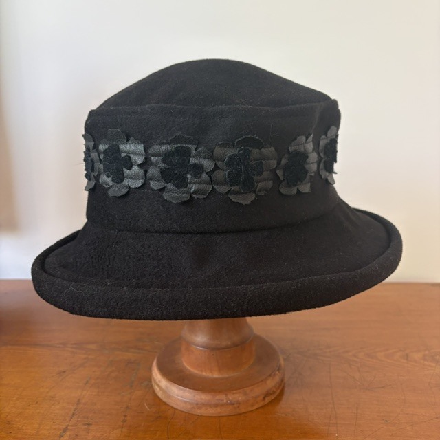 Leather Daisy | Black
